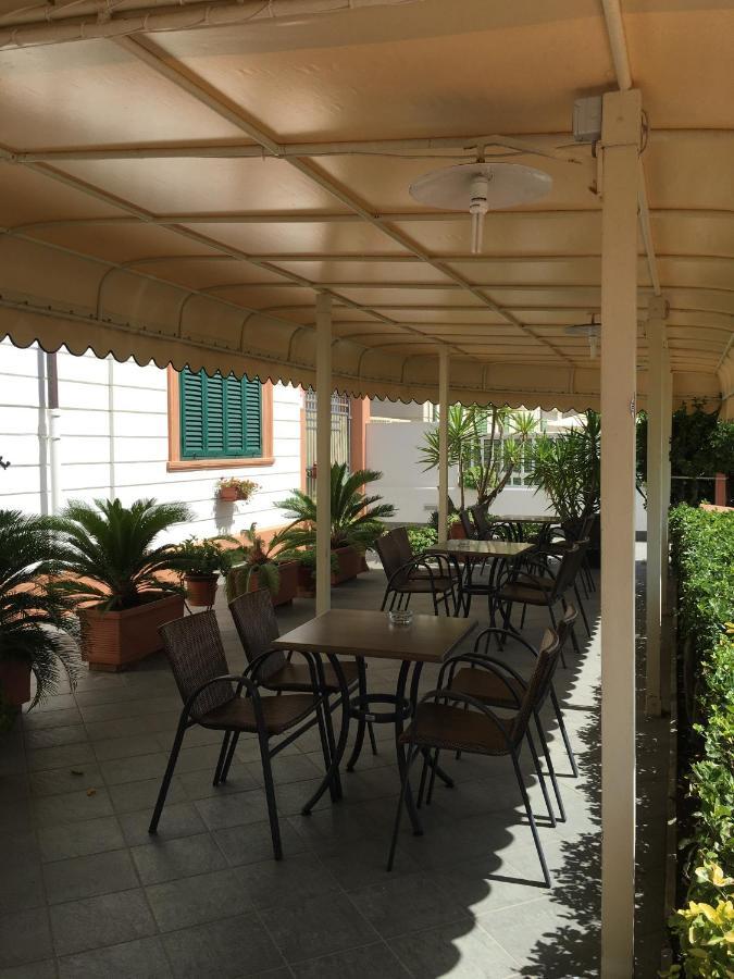 Hotel Mare Blu Camaiore Bagian luar foto